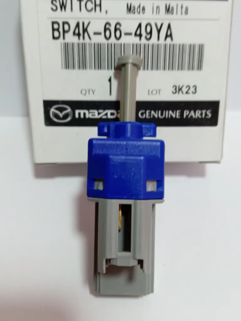 INTERRUPTOR PEDAL EMBRAGUE MAZDA 3 06- MAZDA 2 10- MAZDA 6 07-